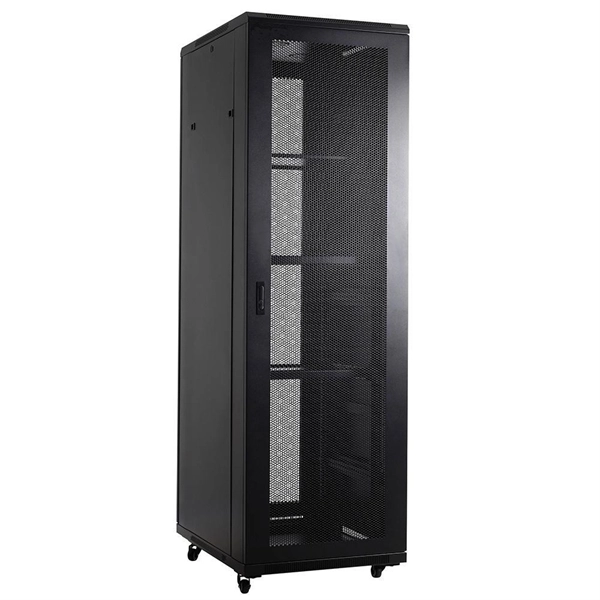 How large should the expansion joints of cable trays be