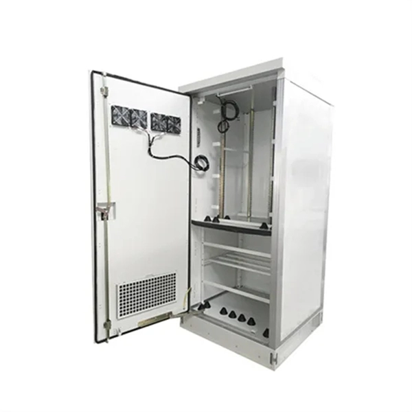Waterproof power distribution box for mobile performances